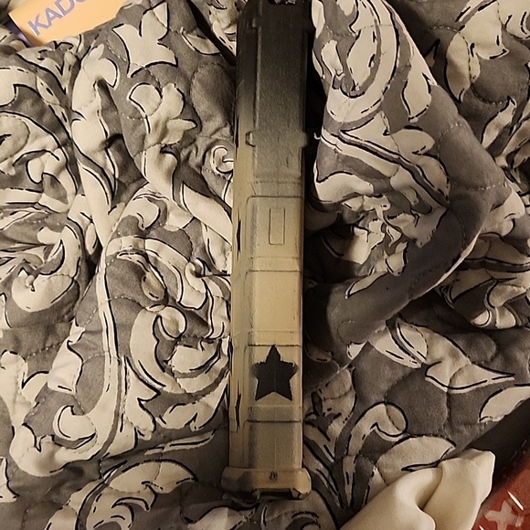 Tactical Star-Patterned Magazine - Picture 5 of 7